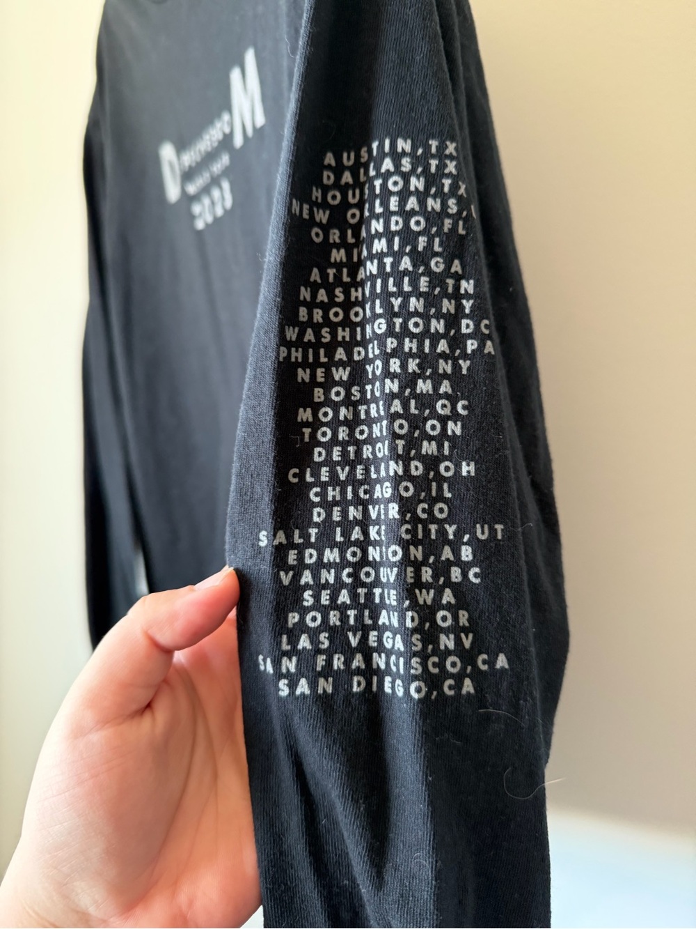 Depeche Mode World Tour 2023 Long Sleeve Band Tee Medium Angel Wings Graphic - Picture 7 of 8